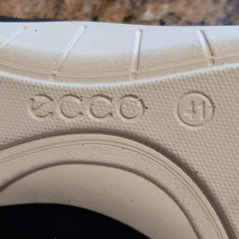 Ecco slip-ons - Picture 4 of 4